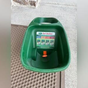 Scotts Turf Builder Green Lawn Spreader